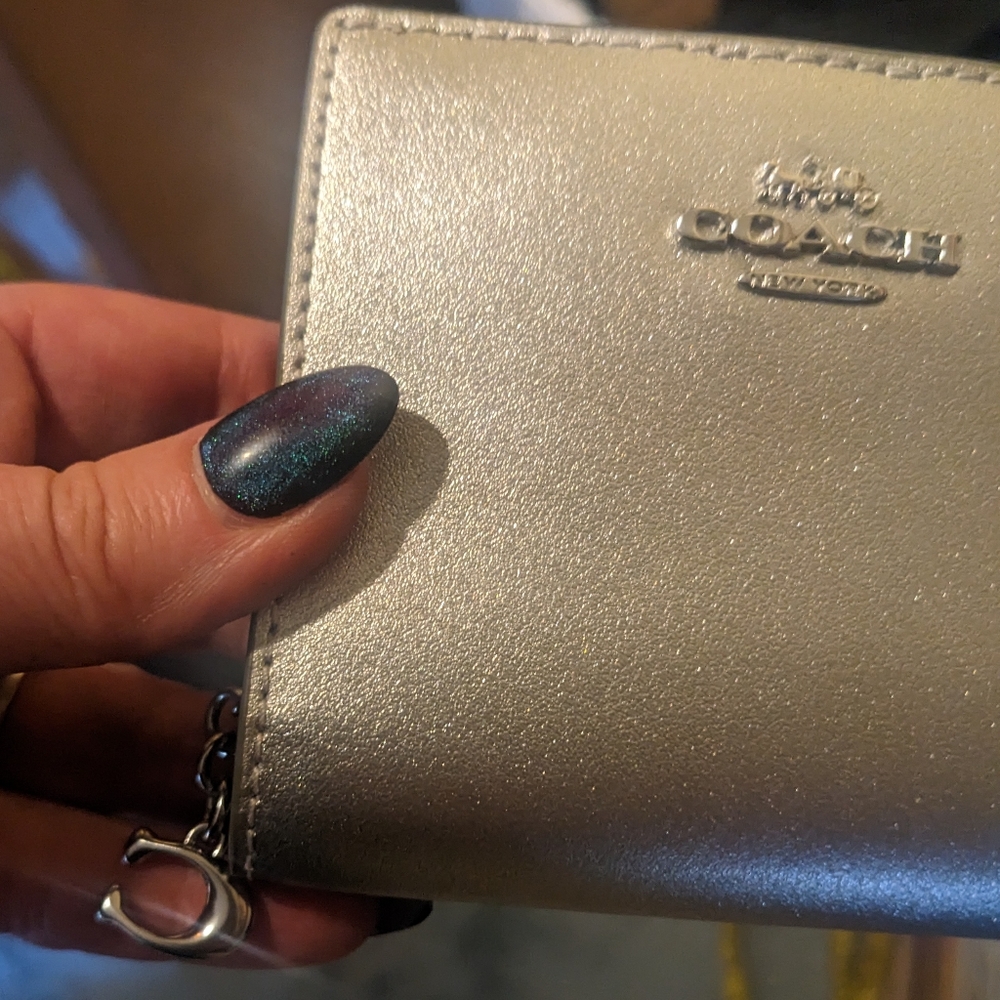 **Reserved**Coach Pearlyzed Leather Snap Wallet in Light Silver - Picture 3 of 15